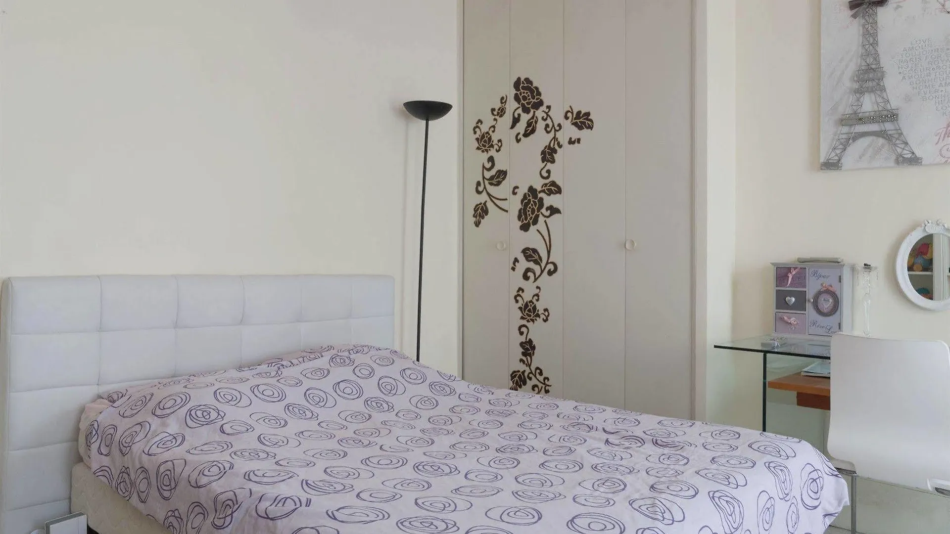 Apartament Lovely 1Br - Tour Eiffel - Champs De Mars Paryż